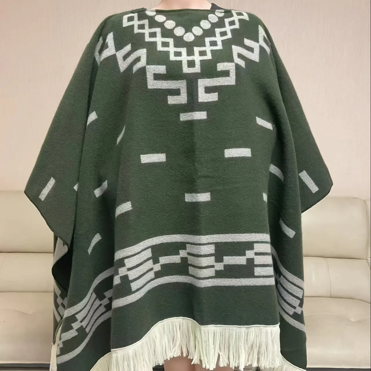 Authentic Wild West Bandit-Inspired Poncho: Fall/Winter Warmth, Casual Style, Non-Elastic, Perfect for Outdoor Adventures - Made with Polyester (PET) Fabric, Featuring Intricate Embroidery and Striped Design