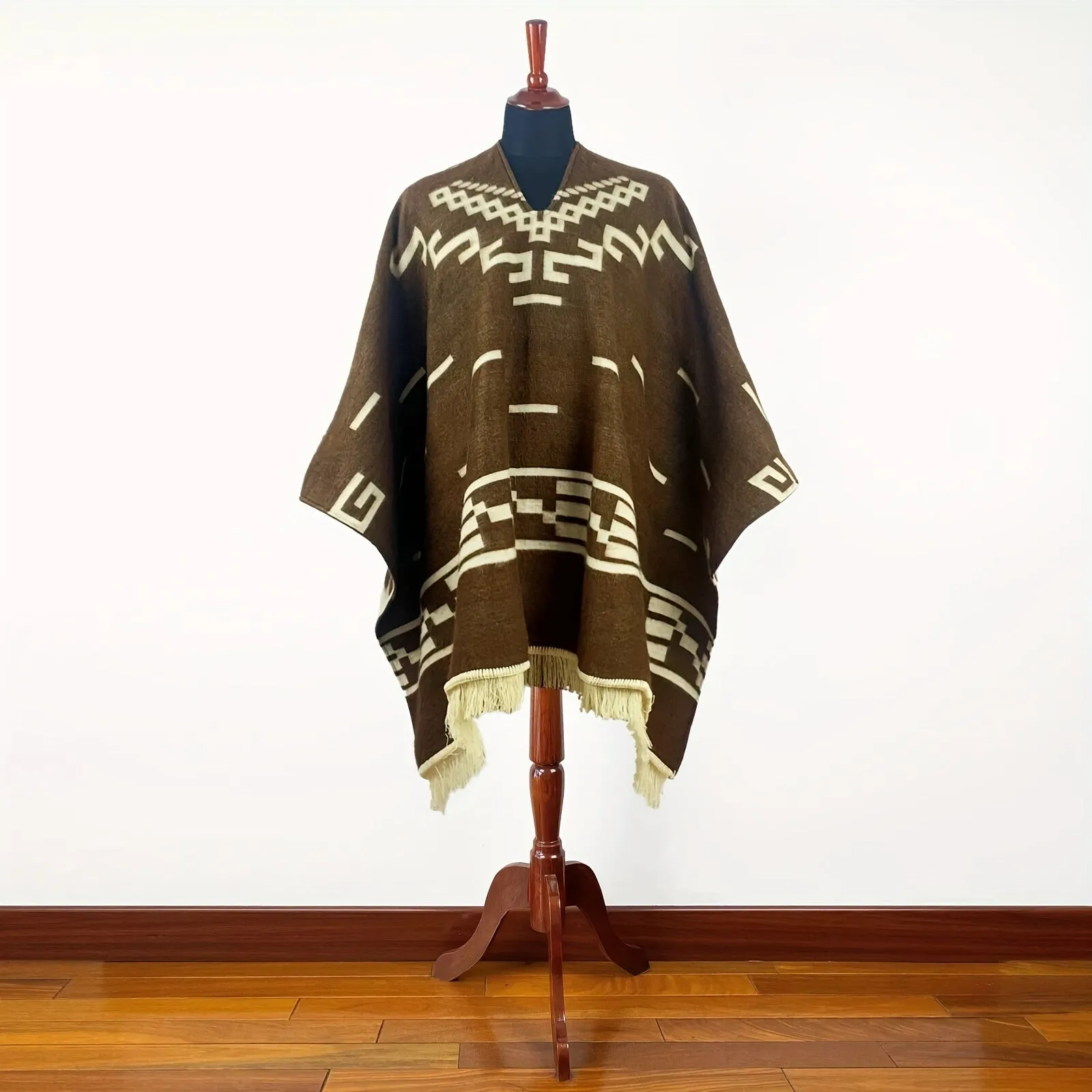 Authentic Wild West Bandit-Inspired Poncho: Fall/Winter Warmth, Casual Style, Non-Elastic, Perfect for Outdoor Adventures - Made with Polyester (PET) Fabric, Featuring Intricate Embroidery and Striped Design