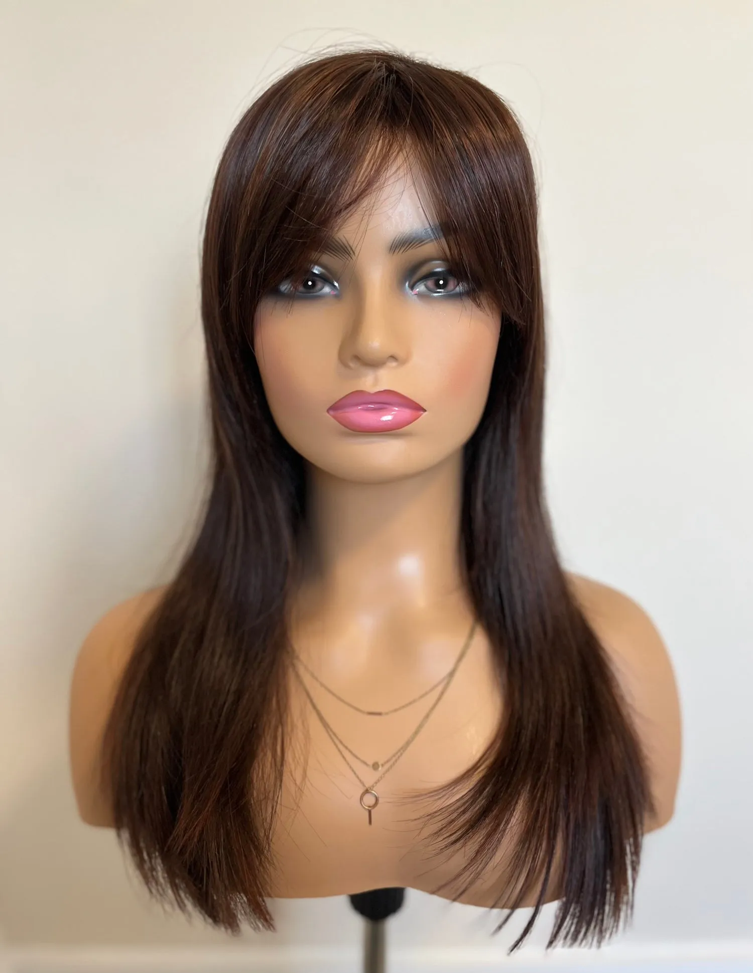 Brand unknown, wig with fringe | Synthetic fibre | Dark brown with auburn highlights | Average/Large cap (22") | 21" length