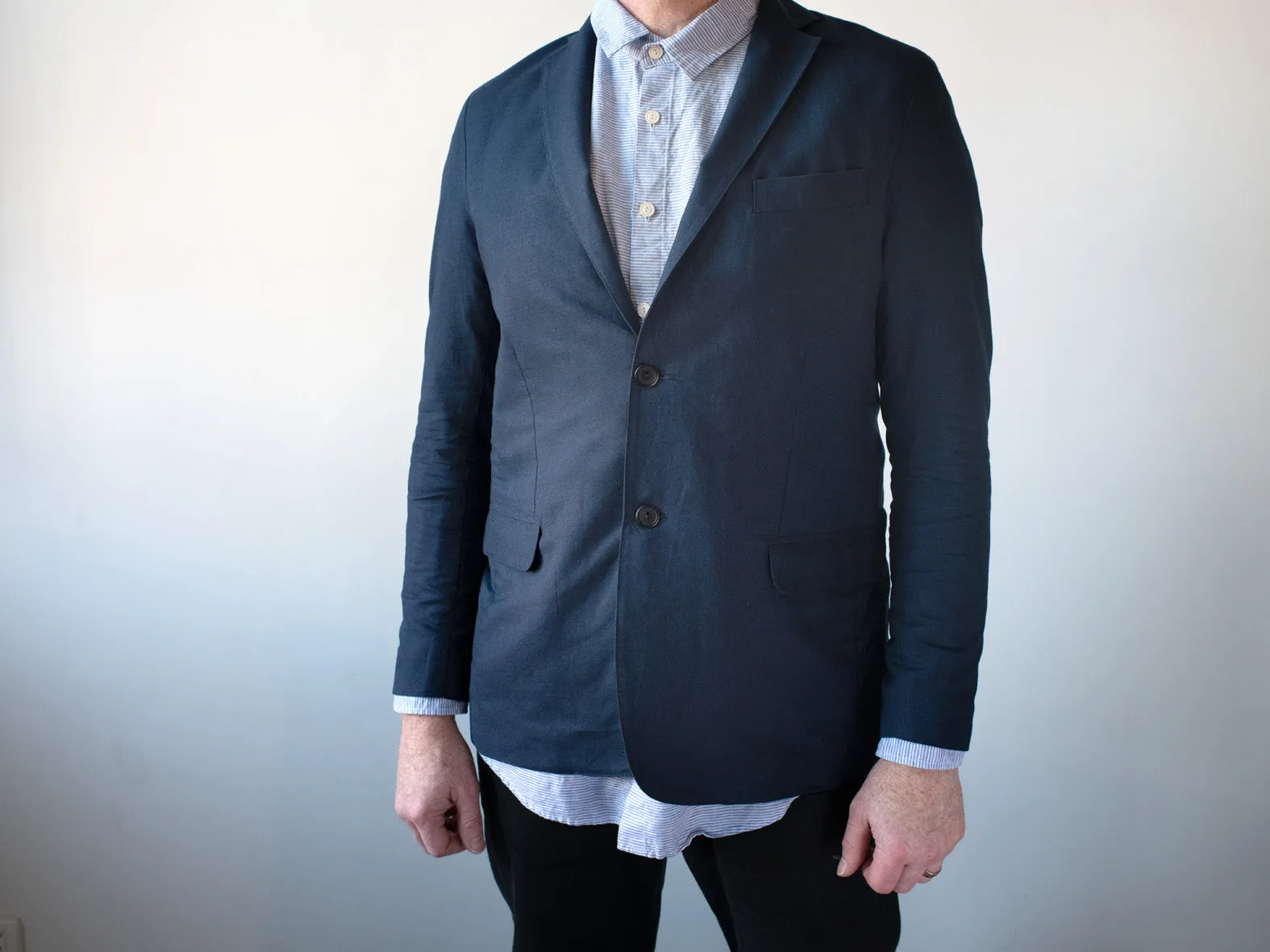 LINEN BLAZER. NAVY.