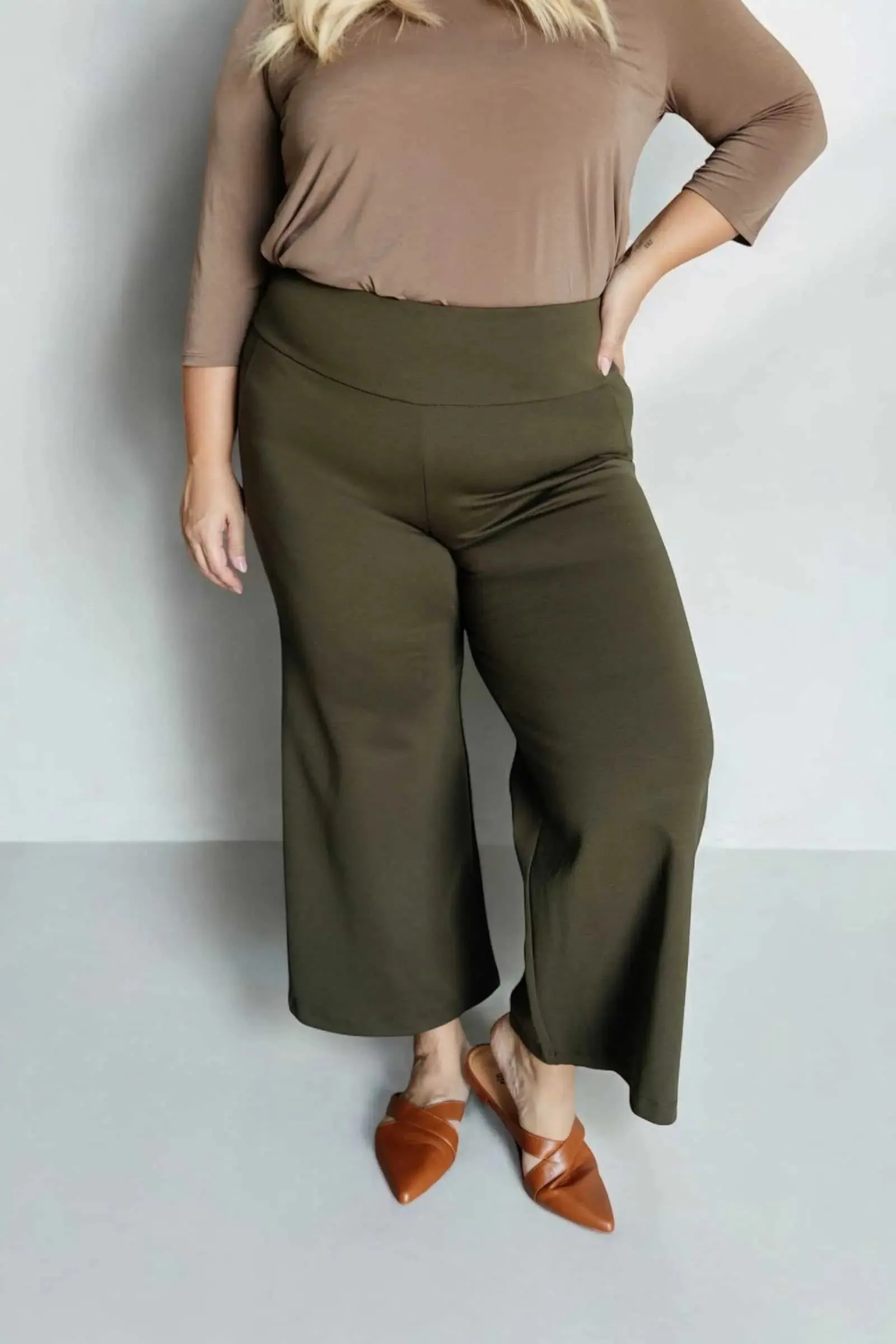 Magic Wide Leg Crop Pants in Olive