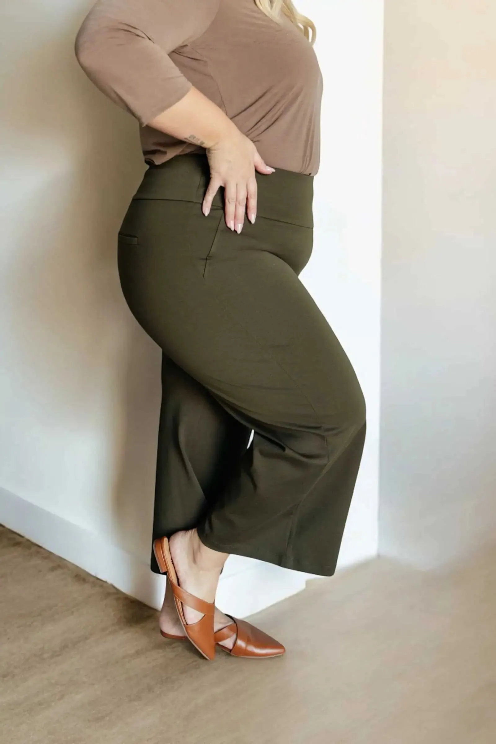 Magic Wide Leg Crop Pants in Olive