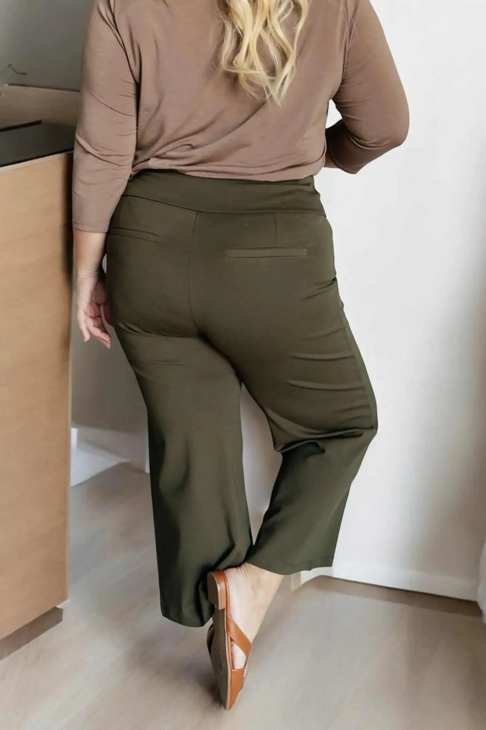 Magic Wide Leg Crop Pants in Olive