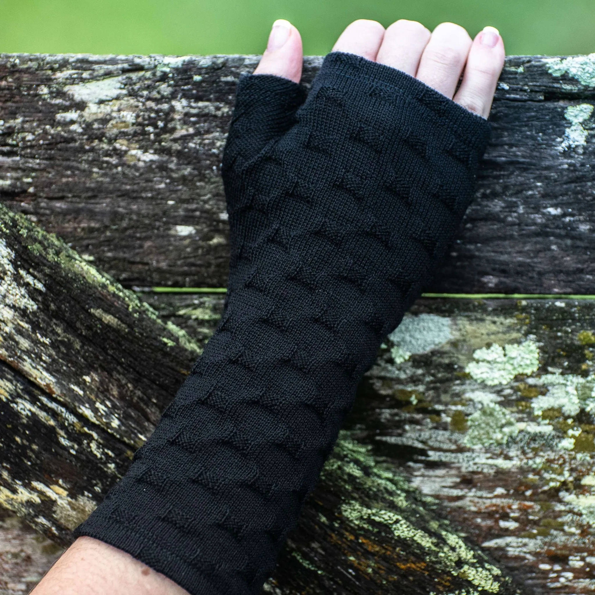 Merino Wool Gloves - Black Cross Textured