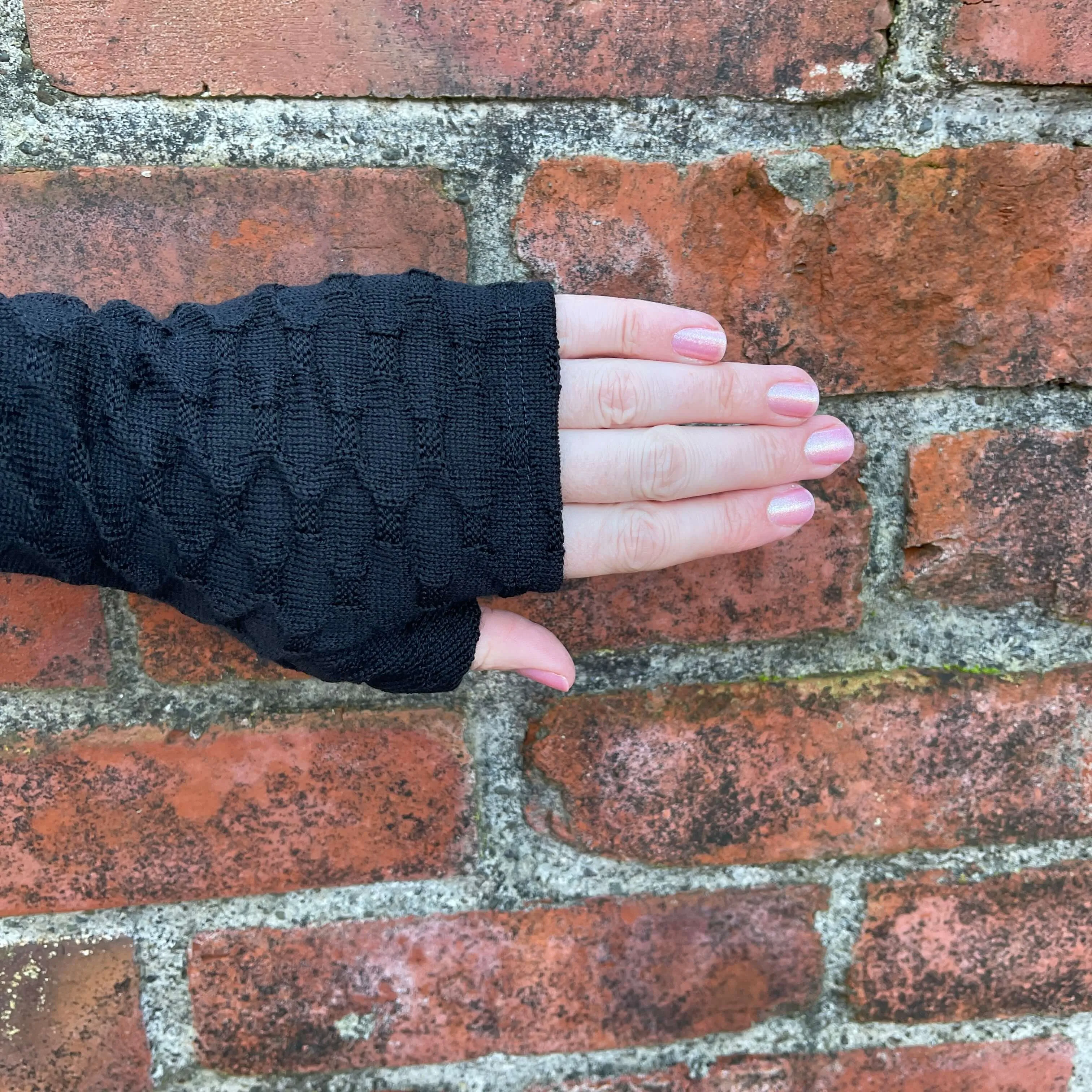 Merino Wool Gloves - Black Cross Textured