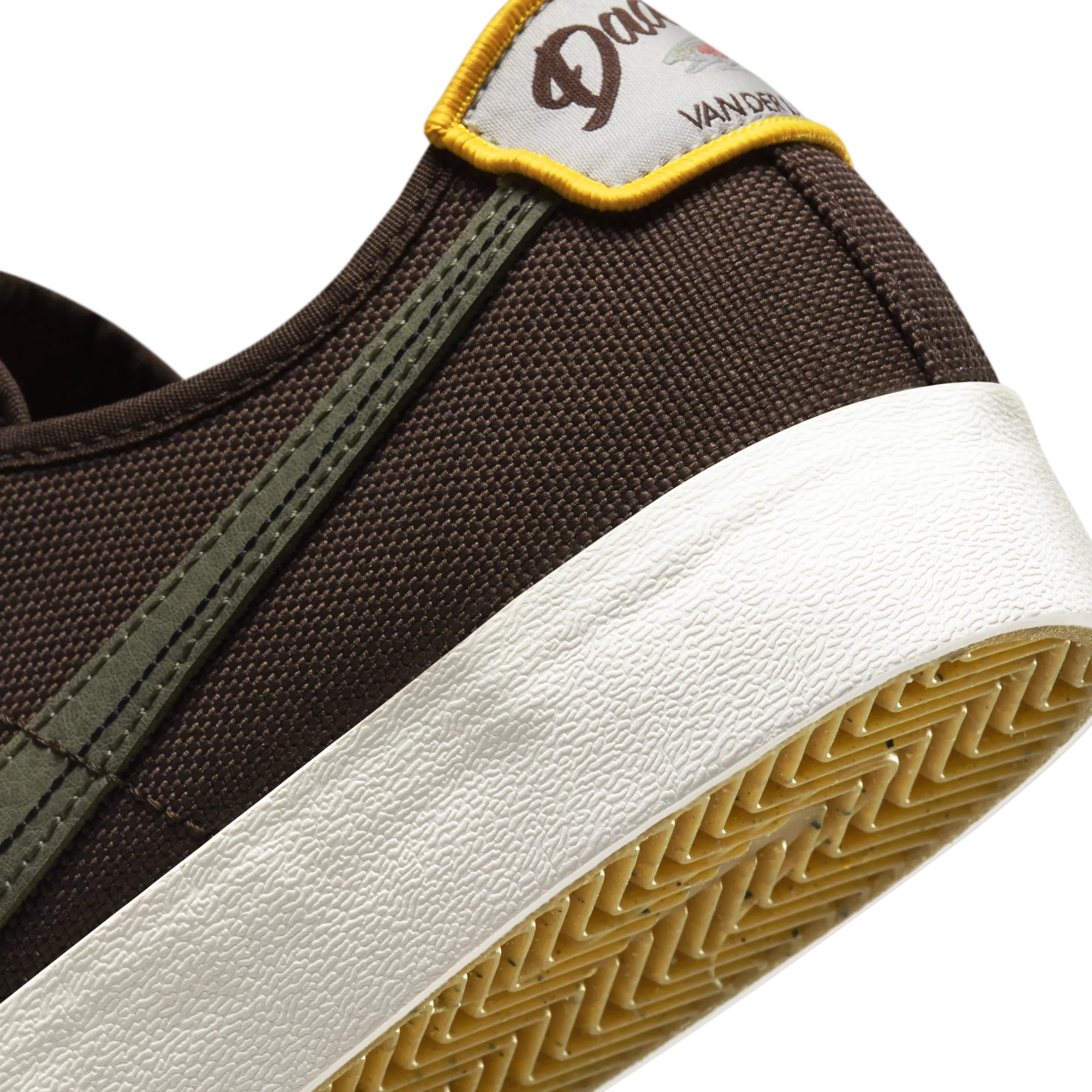 Nike SB Zoom Blazer Court DVDL - Baroque Brown/Light Bone/Dark Sulphur/Medium Olive