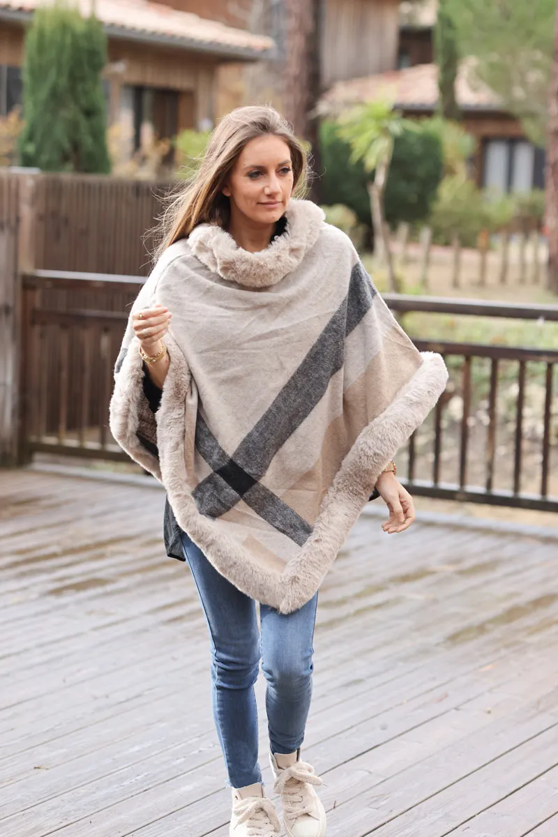 Poncho beige à rayures carreaux style tartan fausse fourrure