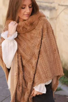 Poncho tout doux camel en fausse fourrure