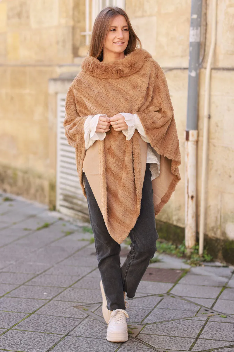 Poncho tout doux camel en fausse fourrure