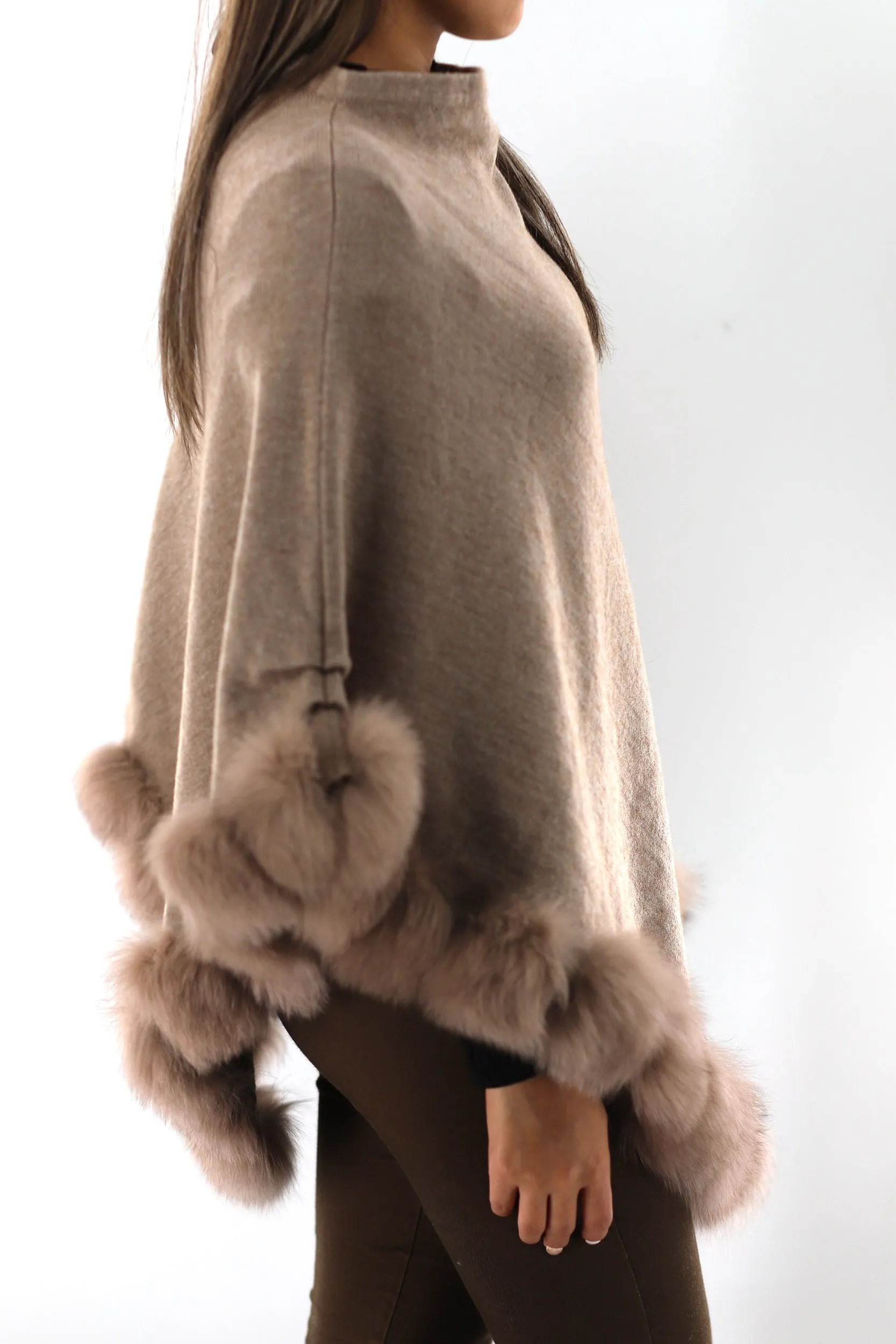 Stylish Poncho with Fur Trimming - Camel