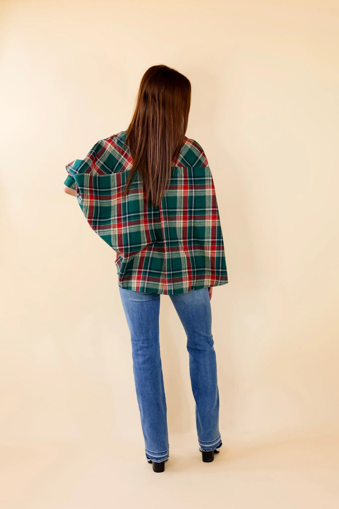 Suburban Lifestyle Plaid Poncho Top in Green